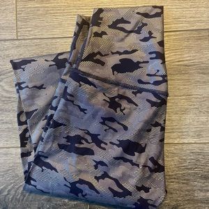 Zyia Silver Supreme Camo leggings size 2